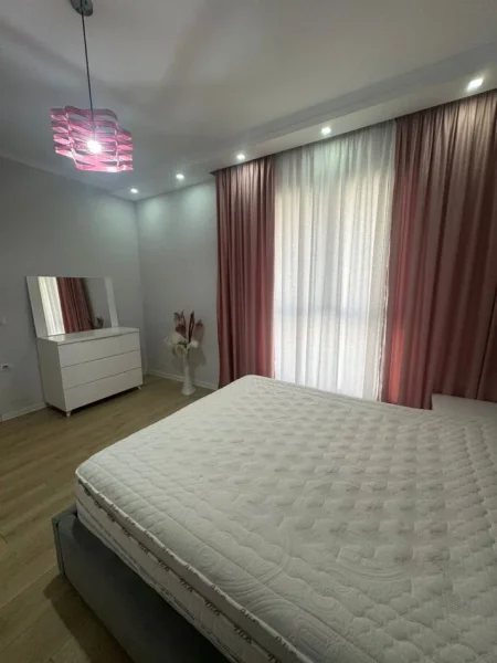 Tirane, jepet me qera apartament 2+1+Ballkon Kati 3, 98 m² 750 € (29 nentori)