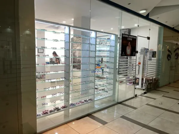 Tirane, shitet dyqan Kati 2, 45 m² 12.000.000 € (NDODHET PRANE KOMPLEKSIT HALILI KE SELVIA)