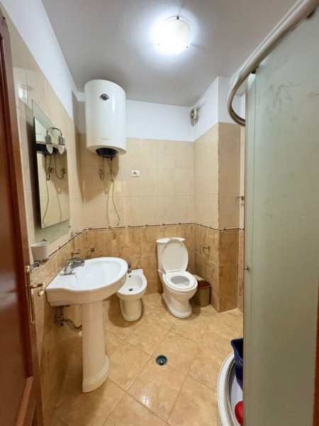 Tirane, jepet me qera apartament 2+1 Kati 7, 90 m² 550 € (Perballe Delijorgjit, Rruga Stavri Themeli)