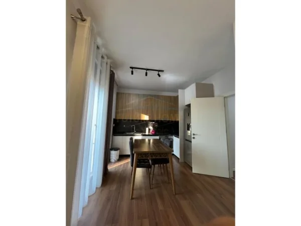 Tirane, shitet apartament 1+1 Kati 1, 195.000 € 
