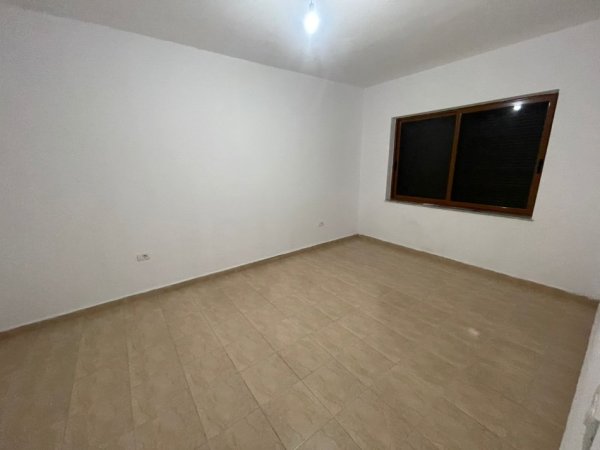Tirane, jepet me qera ambjent biznesi Kati 1, 40 m² 450 € (Myslym Shyri)