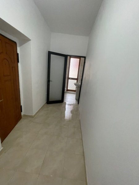 Tirane, jepet me qera ambjent biznesi Kati 1, 40 m² 450 € (Myslym Shyri)