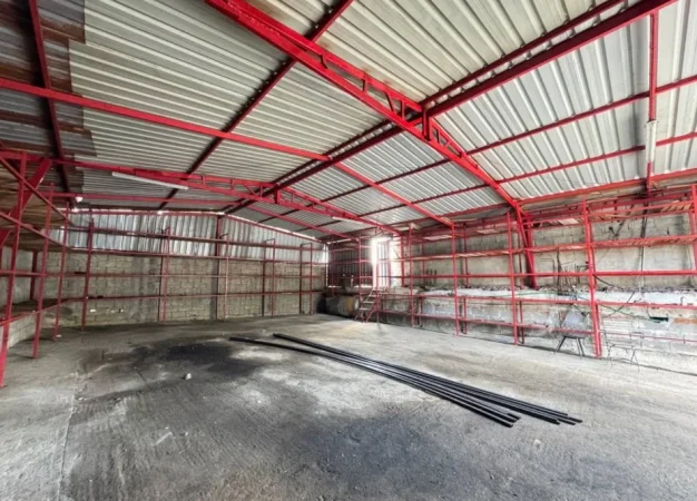 Tirane, jepet me qera magazine Kati 0, 200 m² 1.000 € (Tirane-Ndroq Prane Kombinatit)