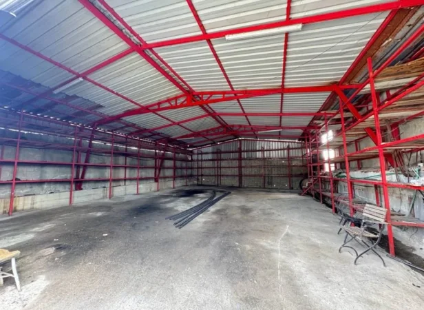 Tirane, jepet me qera magazine Kati 0, 200 m² 1.000 € (Tirane-Ndroq Prane Kombinatit)