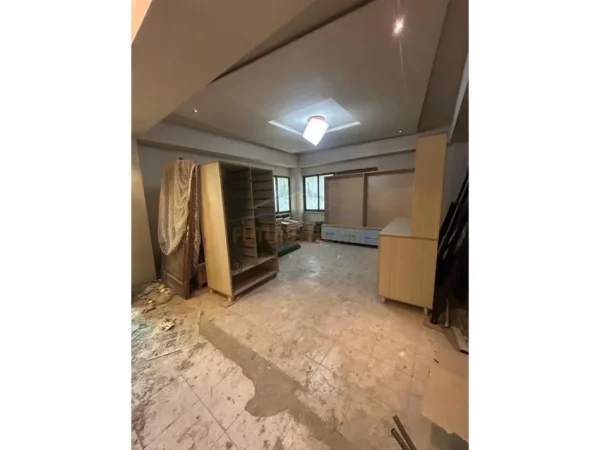 Tirane, jepet me qera ambjent biznesi Kati 1, 112 m² 1.000 € (Brryli, Tiranë)