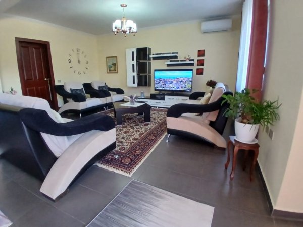 Tirane, jepet me qera shtepi 2+1 Kati 2, 90 m² 550 € (Siri Kodra prane Frigoriferit)