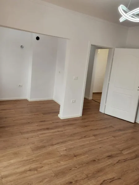 Tirane, shes apartament 2+1+Ballkon Kati 5, 51 m² 95.000 € (XHMIA XHURA)