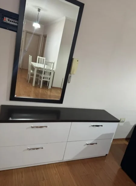 Tirane, jepet me qera apartament 1+1 Kati 6, 70 m² 560 € (rruga kavajes)