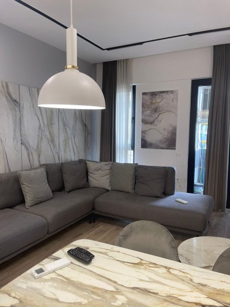 Tirane, jepet me qera apartament 1+1+Ballkon Kati 8, 70 m² 850 € (Square 21)