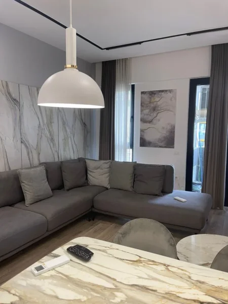 Tirane, jepet me qera apartament 1+1+Ballkon Kati 8, 70 m² 850 € (Square 21)