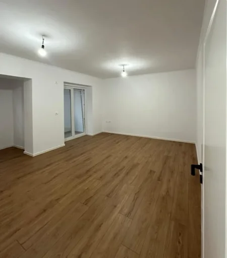 Tirane, shitet apartament 1+1+Ballkon Kati 3, 55 m² 153.000 € (FORTUZI)