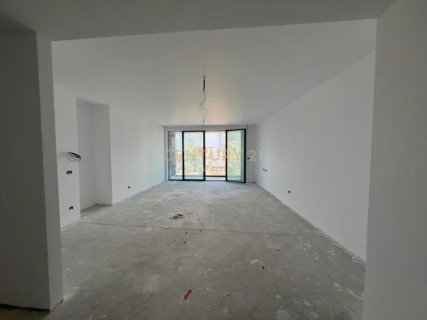 Tirane, shitet apartament 3+1 Kati 9, 174 m² 835.200 € (Qender)