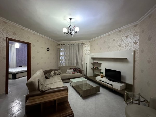 Jepet me Qera Apartament 1+1 Kati 4, Cmimi  550 €