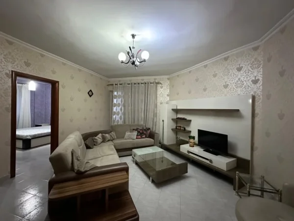 Jepet me Qera Apartament 1+1 Kati 4, Cmimi  550 €