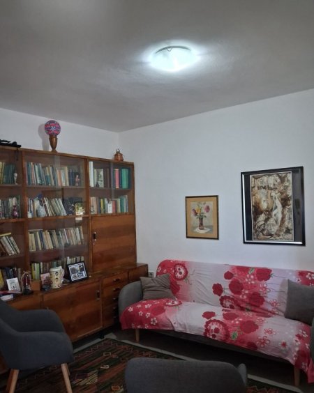 Tirane, jepet me qera apartament 1+1+Ballkon Kati 2, 60 m² 400 € 