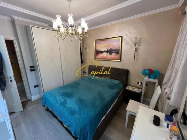 Tirane, jepet me qera apartament 3+1 Kati 5, 110 m² 750 € (ASTIR)