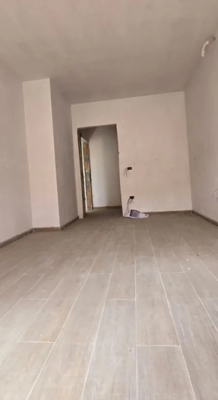 Tirane, shes apartament 1+1+Ballkon Kati 1, 74 m² 139.460 € (BULEVARDI I RI)