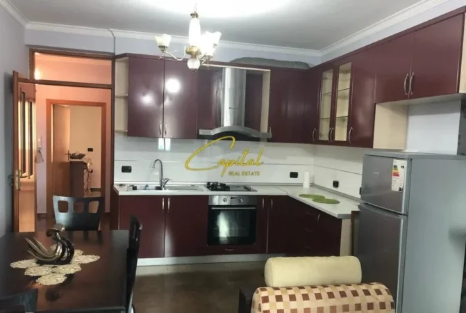 Tirane, jepet me qera apartament 2+1 Kati 5, 90 m² 650 € (SELVIA)