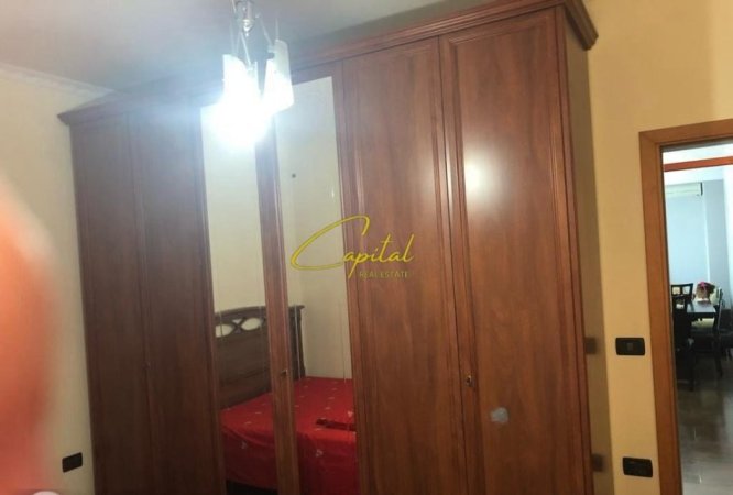 Tirane, jepet me qera apartament 2+1 Kati 5, 90 m² 650 € (SELVIA)