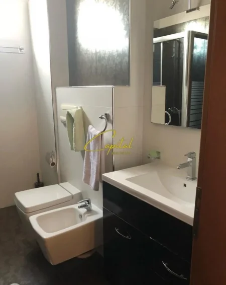 Tirane, jepet me qera apartament 2+1 Kati 5, 90 m² 650 € (SELVIA)