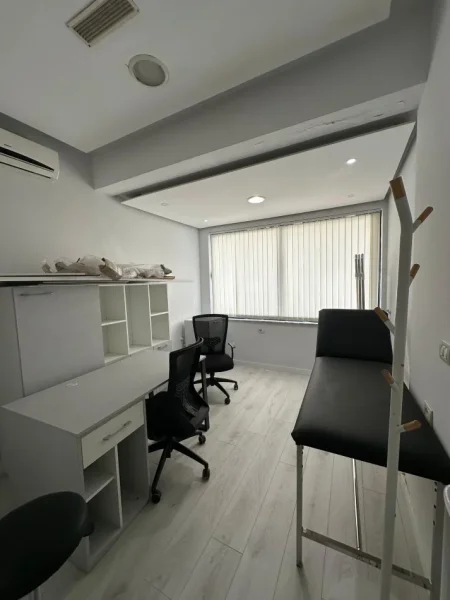 Tirane, jepet me qera ambjent biznesi Kati 2, 120 m² 2.000 € (Astir)