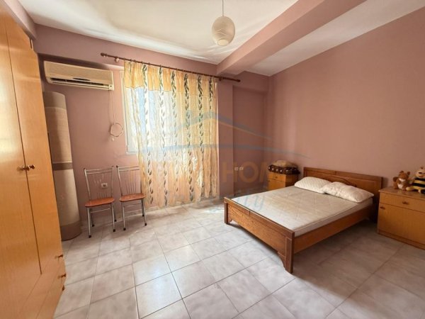 Tirane, jepet me qera shtepi 3 Katshe , 210 m² 1.200 € (Shkolla e Baletit)