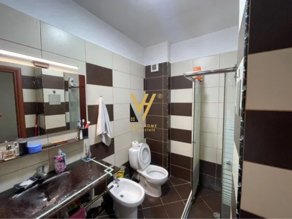 Tirane, jepet me qera apartament 1+1+Ballkon Kati 3, 70 m² 450 € (LIQENI I THATE)