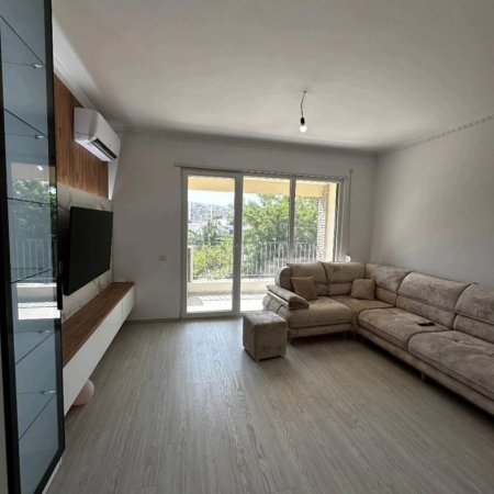 Tirane, jepet me qera apartament 2+1+Aneks+Ballkon Kati 1, 106 m² 699 €