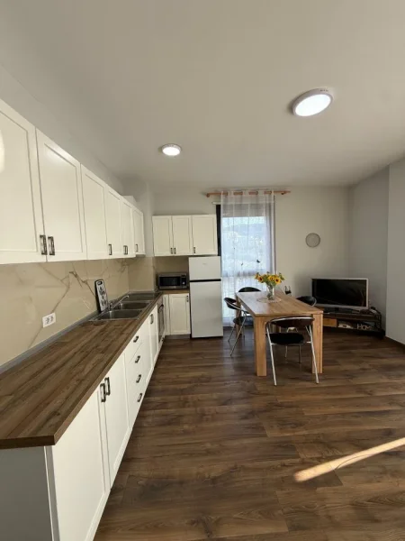 🌟 APARTAMENT 1+1 me Qira – Parku Olimpik Komuna e Parisit