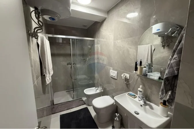 Shqiperi, jepet me qera apartament 2+1+Ballkon , 95 m² 750 € 