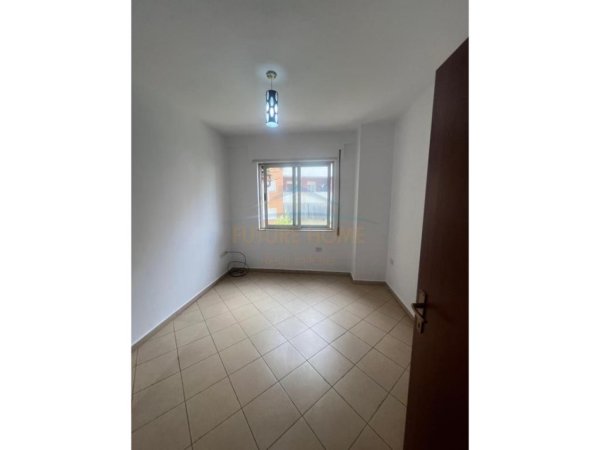 Tirane, shitet apartament 3+1+Ballkon Kati 3, 143 m² 160.000 € (Rruga e Thesarit)