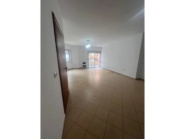 Tirane, shitet apartament 3+1+Ballkon Kati 3, 143 m² 160.000 € (Rruga e Thesarit)
