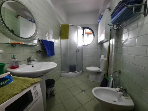 Tirane, jepet me qera apartament 2+1+Ballkon Kati 7, 120 m² 600 € 