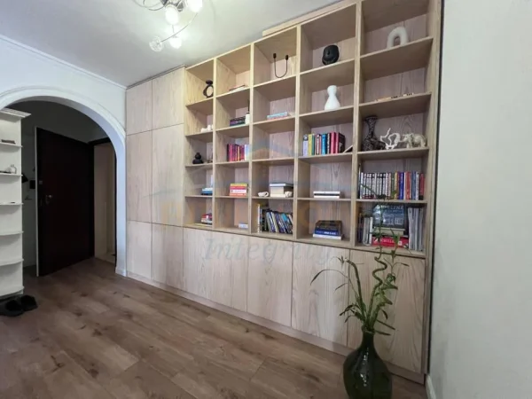 Tirane, jepet me qera apartament 2+1 Kati 2, 124 m² 800 €