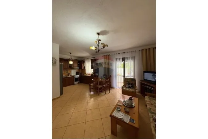 Tirane, shitet apartament 2+1+Ballkon , 120 m² 160.000 € 