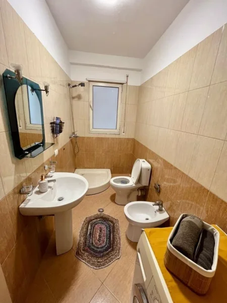 Tirane, jepet me qera apartament 2+1 Kati 1, 90 m² 620 € (Don Bosko tek Kisha)