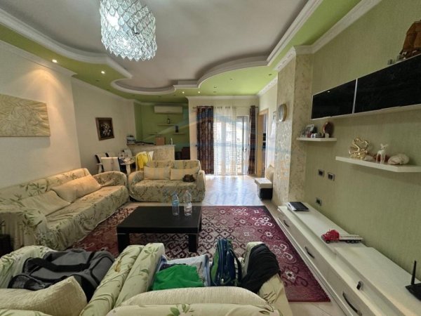Tirane, shitet apartament 2+1+Ballkon Kati 2, 106 m² 135.000 € (Fresk)