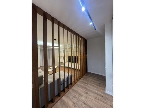 Tirane, jepet me qera apartament 2+1 Kati 2, 120 m² 800 € 
