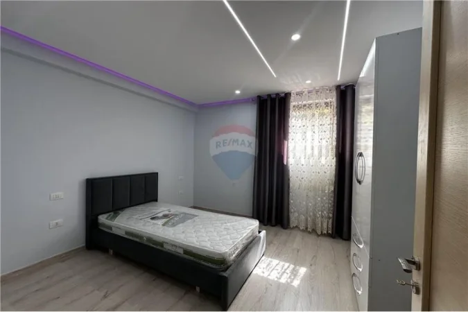 Tirane, jepet me qera apartament 2+1+Ballkon , 90 m² 600 € (Kopshti Botanik)