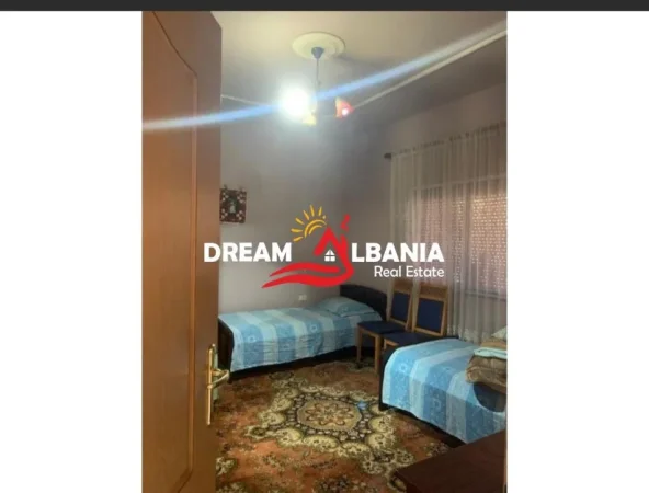 Tirane, jepet me qera apartament 3+1 Kati 3, 150 m² 750 € (te Fusha Aviacionit, prane Pallateve te Telebingos)