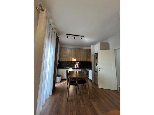 Tirane, shitet apartament 2+1+Ballkon Kati 1, 106 m² 195.000 € (Oxhaku)