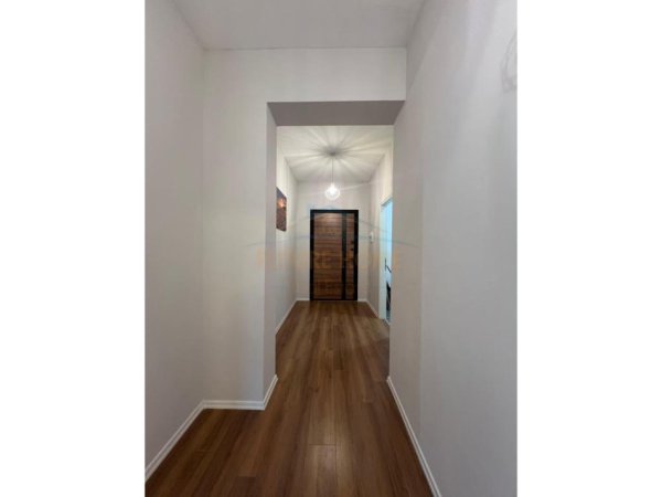 Tirane, shitet apartament 2+1+Ballkon Kati 1, 106 m² 195.000 € (Oxhaku)