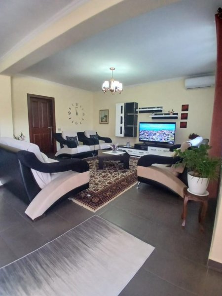 Tirane, jepet me qera apartament 2+1 Kati 2, 110 m² 550 € (pallati kontakt)