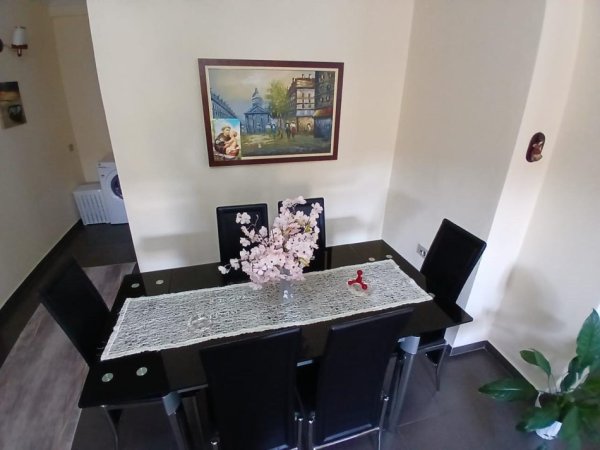 Tirane, jepet me qera apartament 2+1 Kati 2, 110 m² 550 € (pallati kontakt)