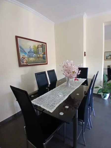 Tirane, jepet me qera apartament 2+1 Kati 2, 110 m² 550 € (pallati kontakt)