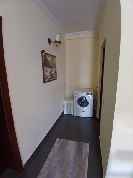 Tirane, jepet me qera apartament 2+1 Kati 2, 110 m² 550 € (pallati kontakt)