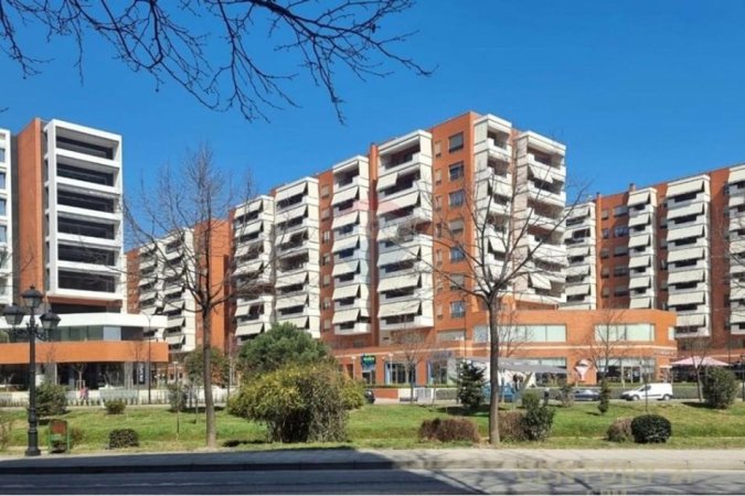 Tirane, shitet dyqan , 130 m² 910.000 € 