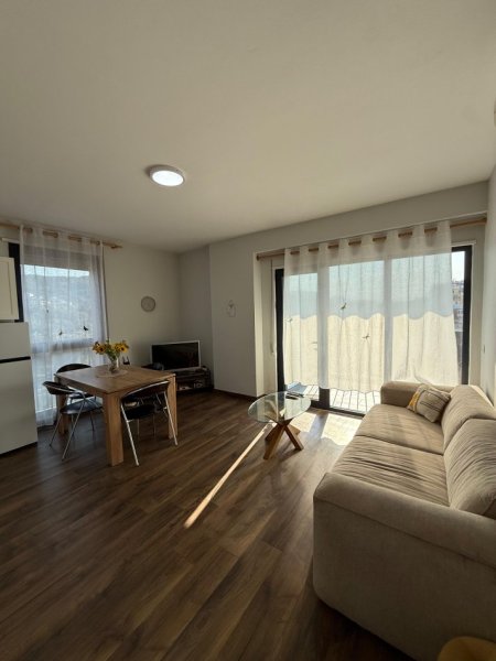 Tirane, jepet me qera apartament 1+1+Ballkon Kati 8, 72 m² 600 € (Komuna e Parisit)