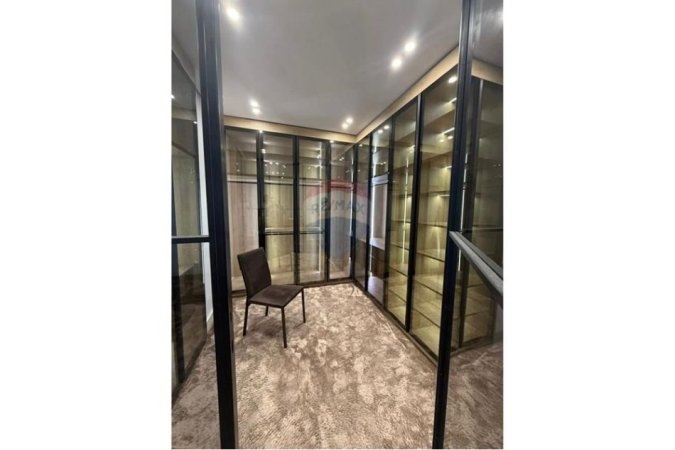 Tirane, shitet Vile 4+1+Ballkon , 340 m² 1.200.000 € (MANDARINE DRIVE)