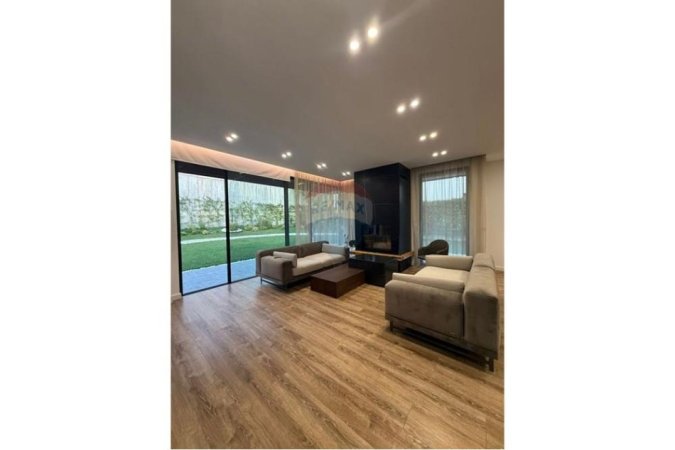 Tirane, shitet Vile 4+1+Ballkon , 340 m² 1.200.000 € (MANDARINE DRIVE)